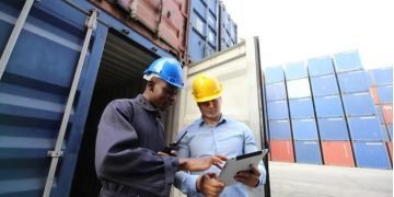 Owning vs. Leasing Shipping Containers: A Comparative Analysis