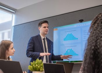 Winning with Wisdom: Crafting Technical Sales Presentations That Resonate and Convert