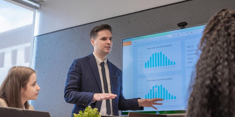 Winning with Wisdom: Crafting Technical Sales Presentations That Resonate and Convert