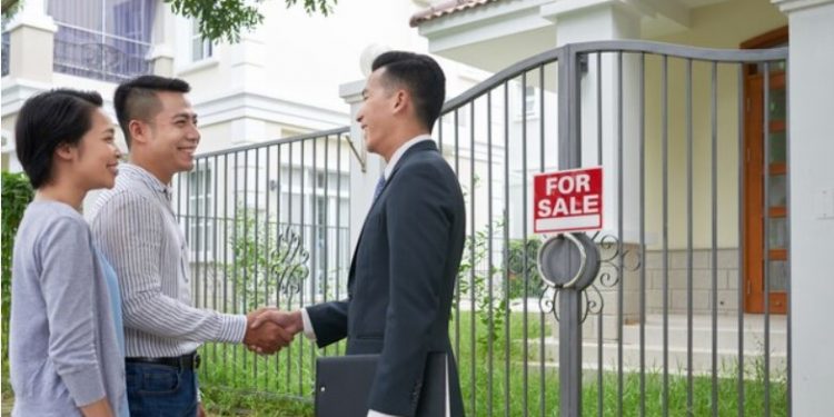 Maximizing Curb Appeal: Sell Your House in Record Time