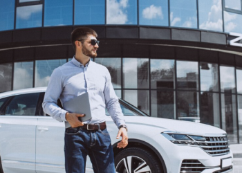 Live your Milano Moda Uomo experience to the fullest: rent a Mercedes G63 AMG in Milan